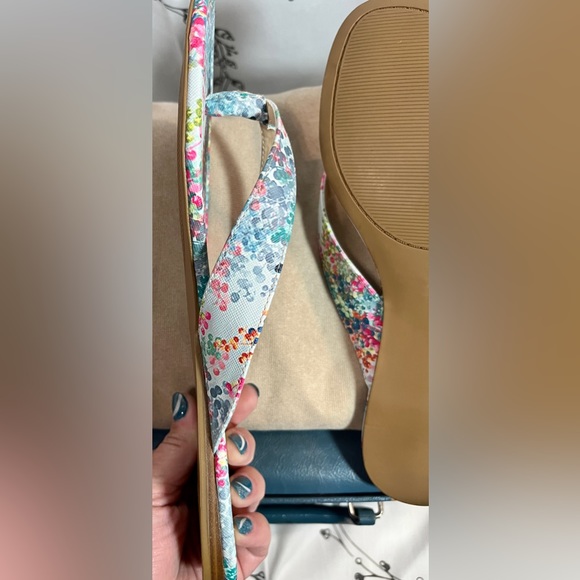 NWOT - Charles by Charles David Fashion Sandals - Blue and Pink Floral Pattern - Picture 4 of 7